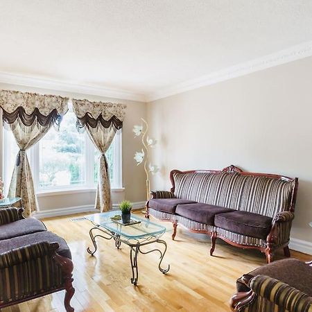 Beautiful Home 4 Bed, 3 Bath, Garage, Backyard! Mississauga Bagian luar foto