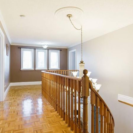 Beautiful Home 4 Bed, 3 Bath, Garage, Backyard! Mississauga Bagian luar foto
