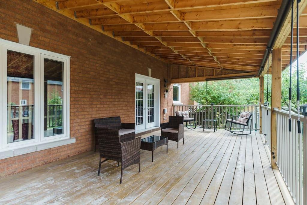 Beautiful Home 4 Bed, 3 Bath, Garage, Backyard! Mississauga Bagian luar foto