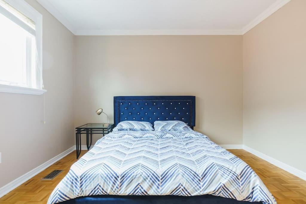 Beautiful Home 4 Bed, 3 Bath, Garage, Backyard! Mississauga Bagian luar foto