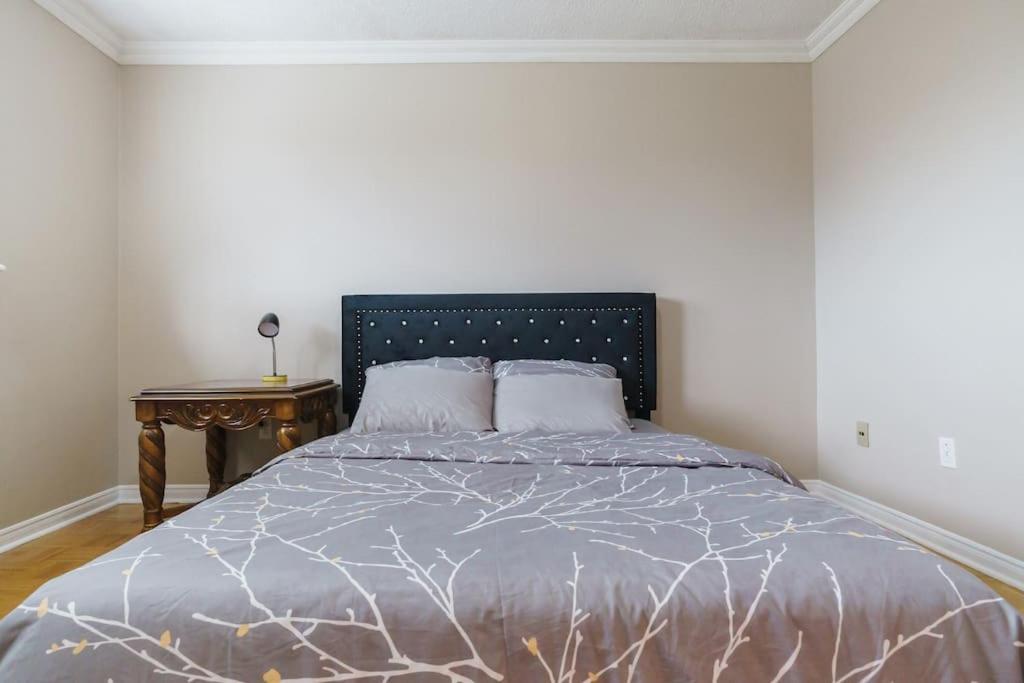 Beautiful Home 4 Bed, 3 Bath, Garage, Backyard! Mississauga Bagian luar foto