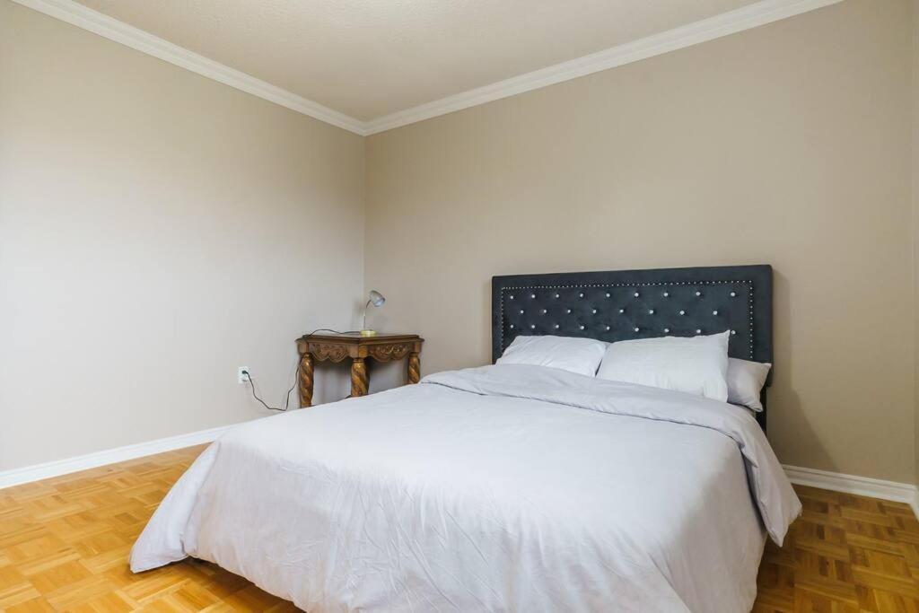 Beautiful Home 4 Bed, 3 Bath, Garage, Backyard! Mississauga Bagian luar foto