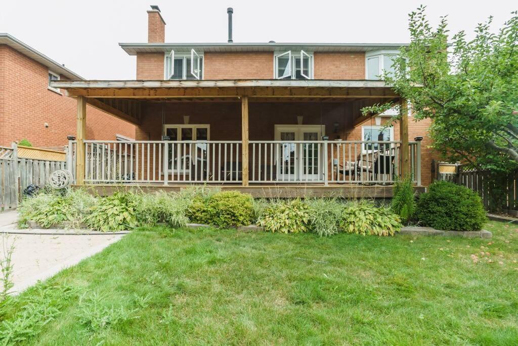Beautiful Home 4 Bed, 3 Bath, Garage, Backyard! Mississauga Bagian luar foto